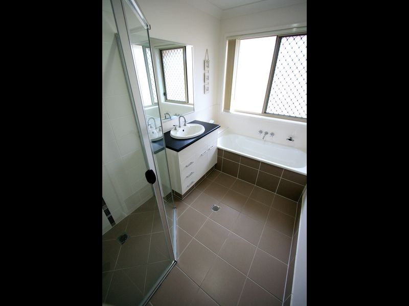 4 LOWIEN CLOSE, Kensington Grove QLD 4341