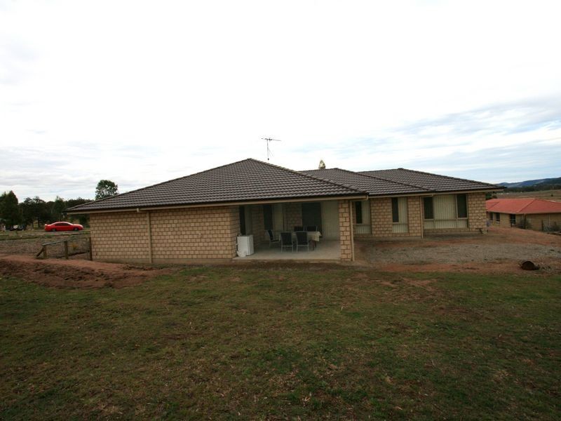 4 LOWIEN CLOSE, Kensington Grove QLD 4341