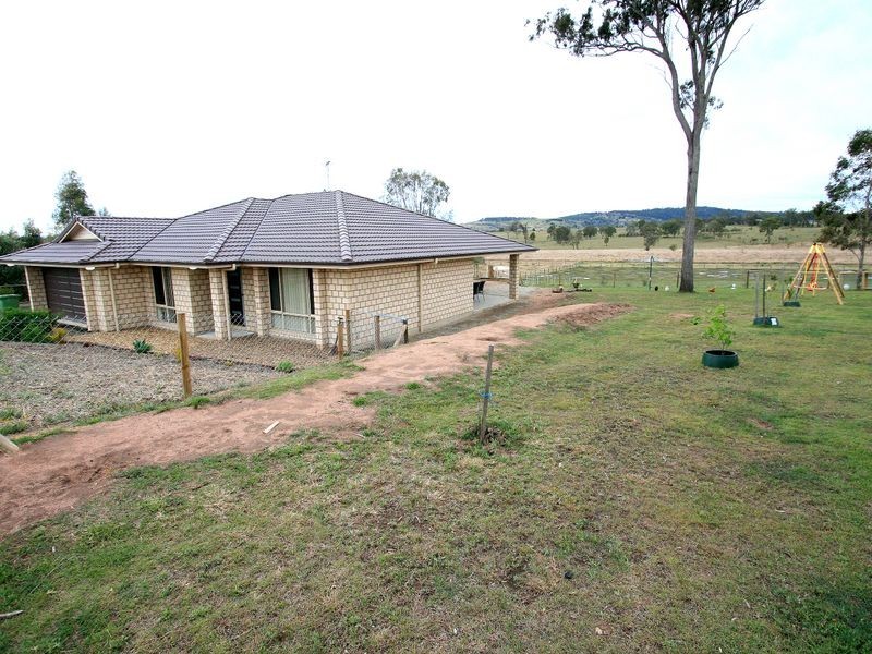 4 LOWIEN CLOSE, Kensington Grove QLD 4341