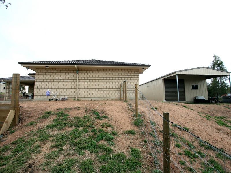 4 LOWIEN CLOSE, Kensington Grove QLD 4341