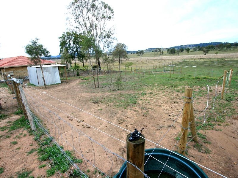 4 LOWIEN CLOSE, Kensington Grove QLD 4341