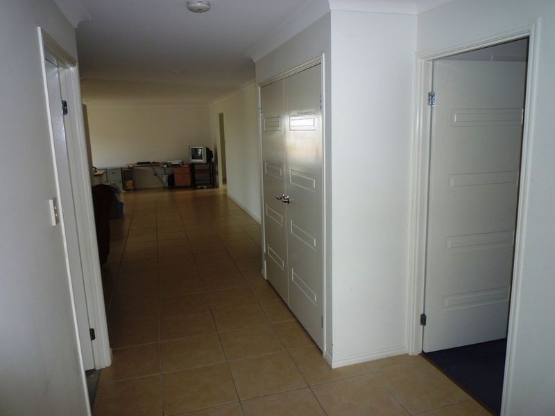 16 Benjamin Court, Yamanto QLD 4305