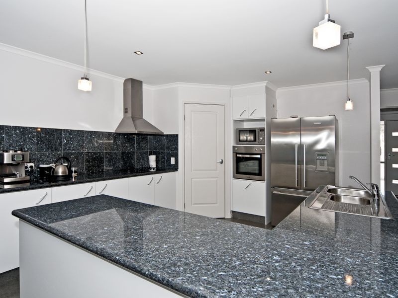 7 Appleby Close, Kensington Grove QLD 4341