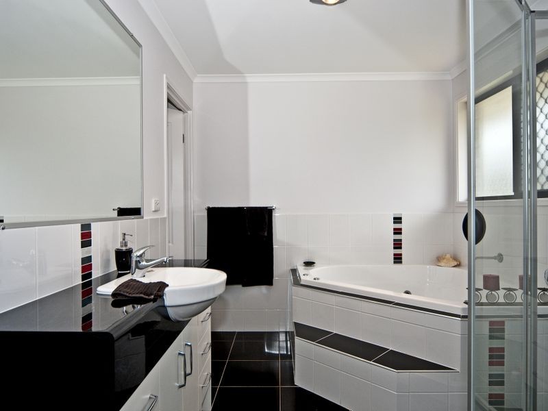 7 Appleby Close, Kensington Grove QLD 4341