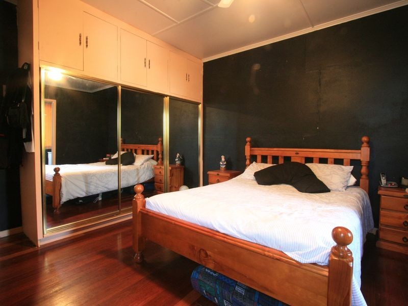 23 Briggs Road, Ipswich QLD 4305