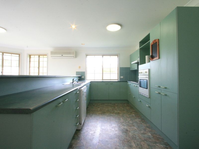 10 Kentia Circuit, Flinders View QLD 4305