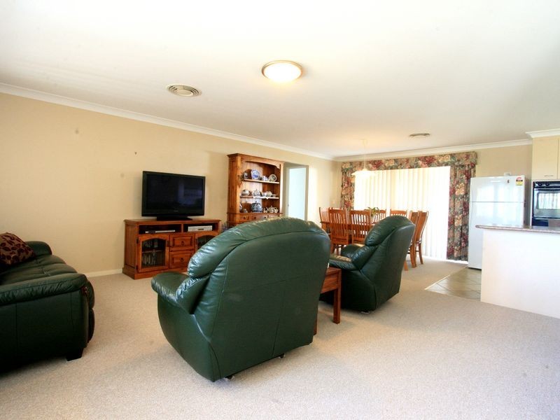 59 Willowtree Drive, Flinders View QLD 4305