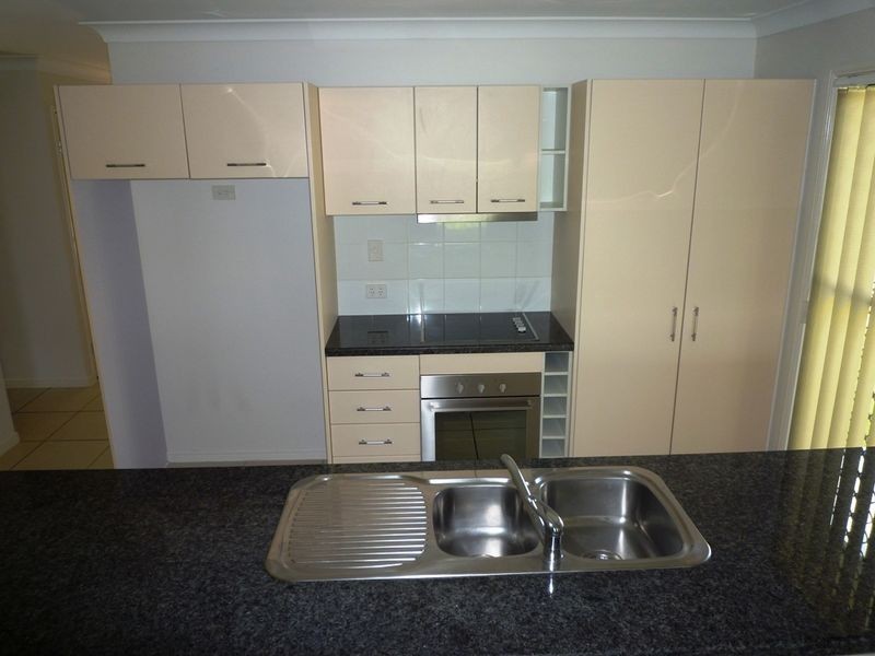 11 Lagoona Court, Churchill QLD 4305