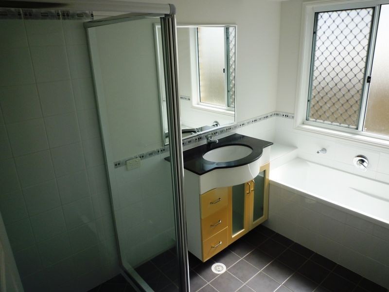 11 Lagoona Court, Churchill QLD 4305