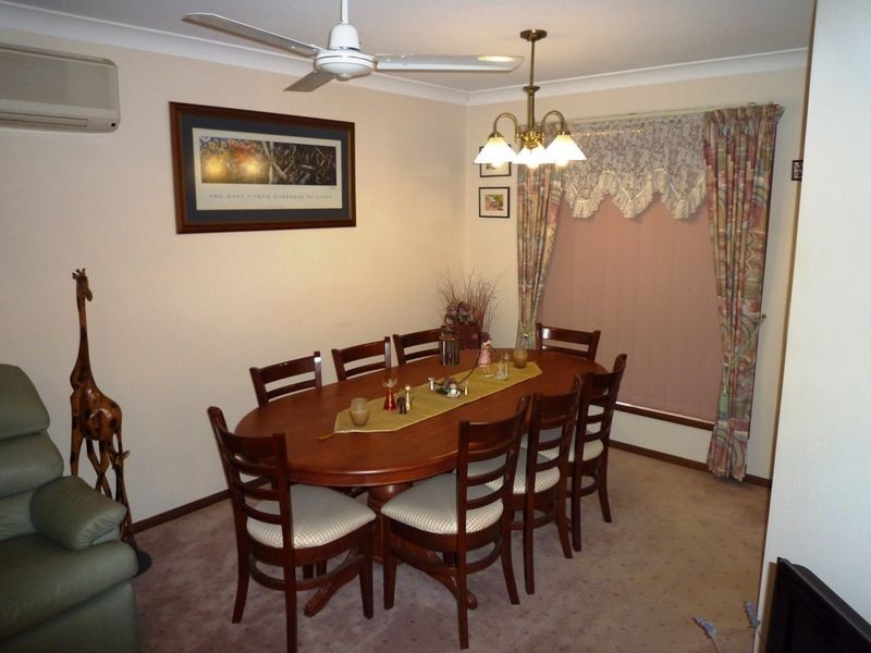 9 Oriole Close, Flinders View QLD 4305
