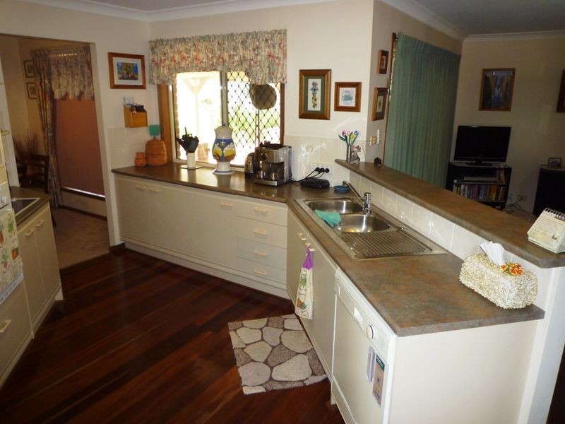 9 Oriole Close, Flinders View QLD 4305