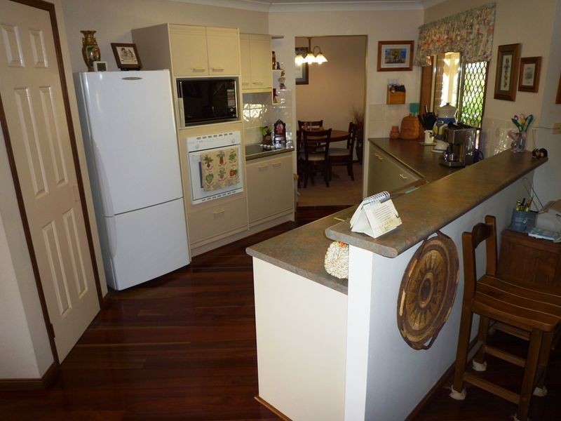 9 Oriole Close, Flinders View QLD 4305