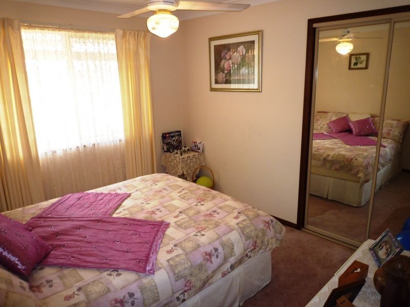 9 Oriole Close, Flinders View QLD 4305