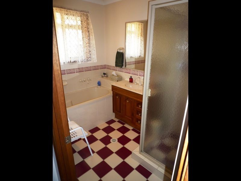 9 Oriole Close, Flinders View QLD 4305