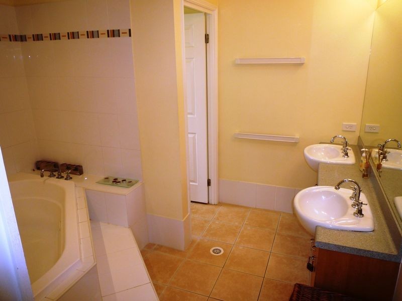 10 Richdale Court, Deebing Heights QLD 4306