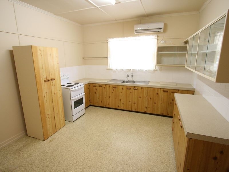 127 Blackstone Road, Silkstone QLD 4304