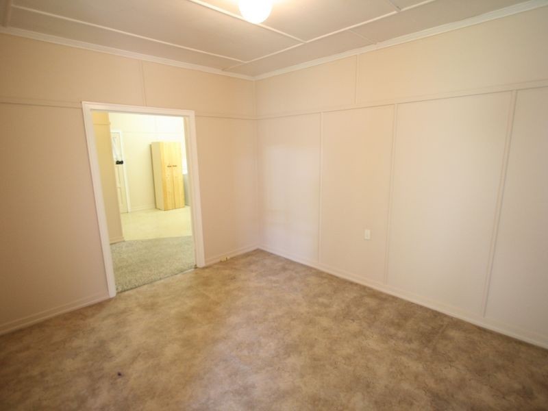 127 Blackstone Road, Silkstone QLD 4304