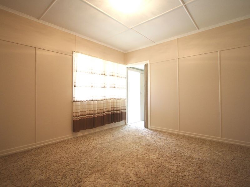 127 Blackstone Road, Silkstone QLD 4304