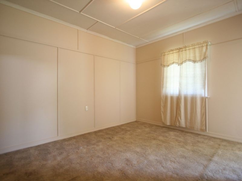 127 Blackstone Road, Silkstone QLD 4304