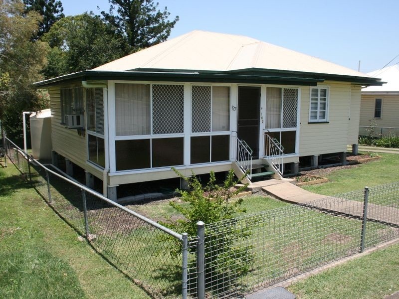 127 Blackstone Road, Silkstone QLD 4304