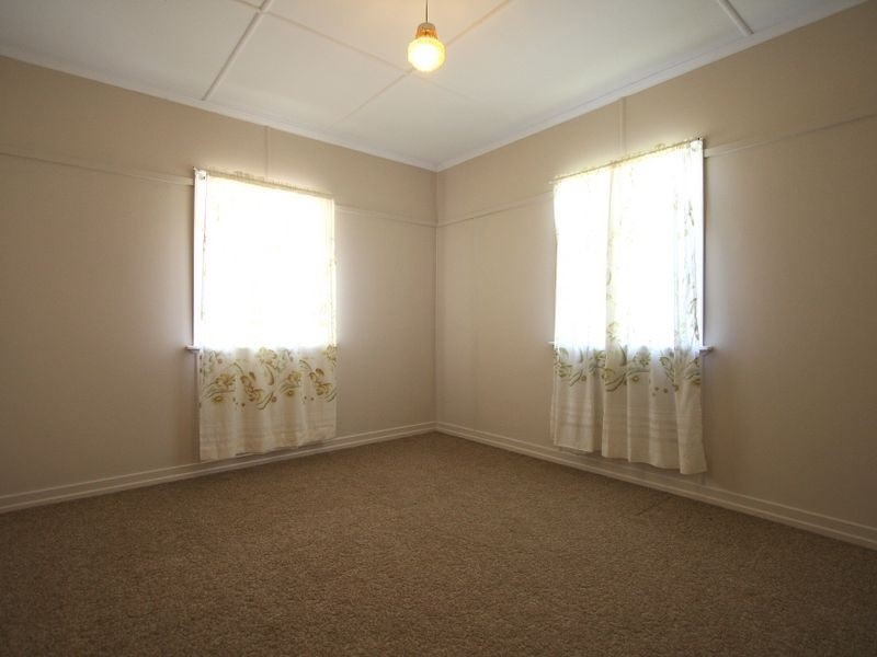 127 Blackstone Road, Silkstone QLD 4304