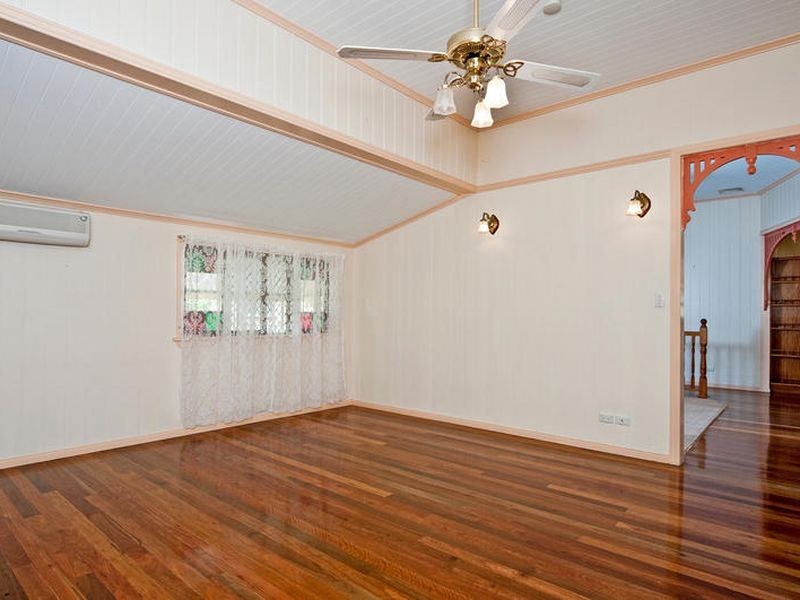 14 Morris Street, Silkstone QLD 4304