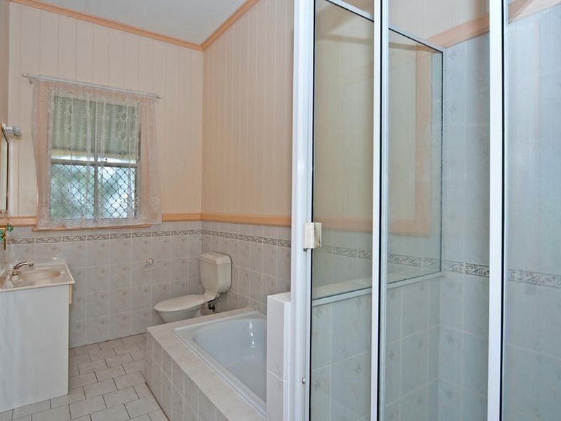 14 Morris Street, Silkstone QLD 4304