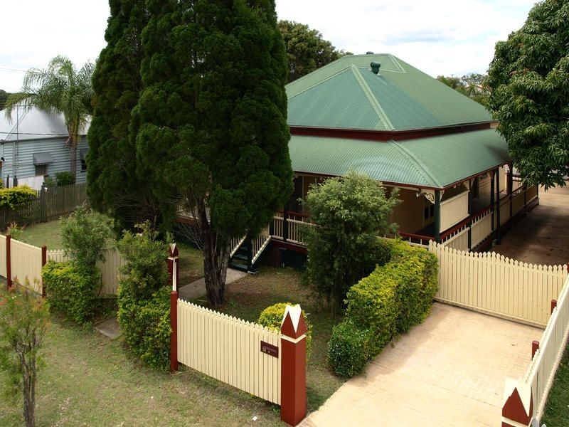 14 Morris Street, Silkstone QLD 4304