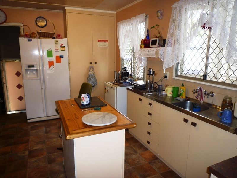 110 Robertson Road, Eastern Heights QLD 4305
