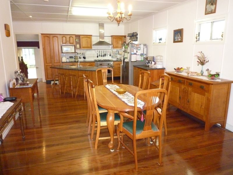 190 Blackstone Road, Silkstone QLD 4304