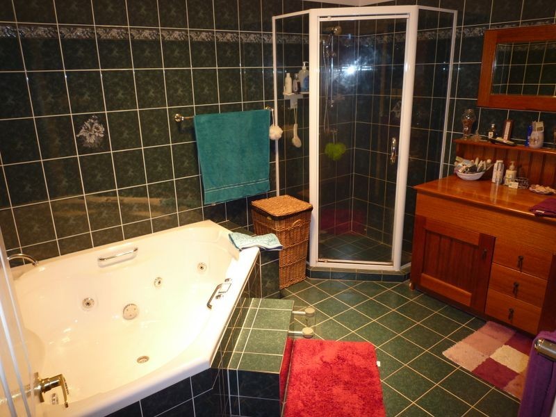 190 Blackstone Road, Silkstone QLD 4304