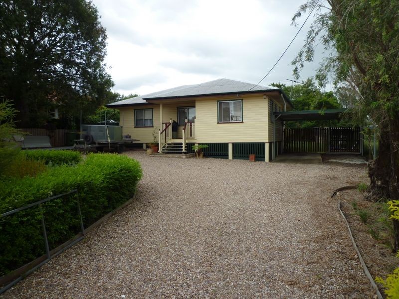 190 Blackstone Road, Silkstone QLD 4304