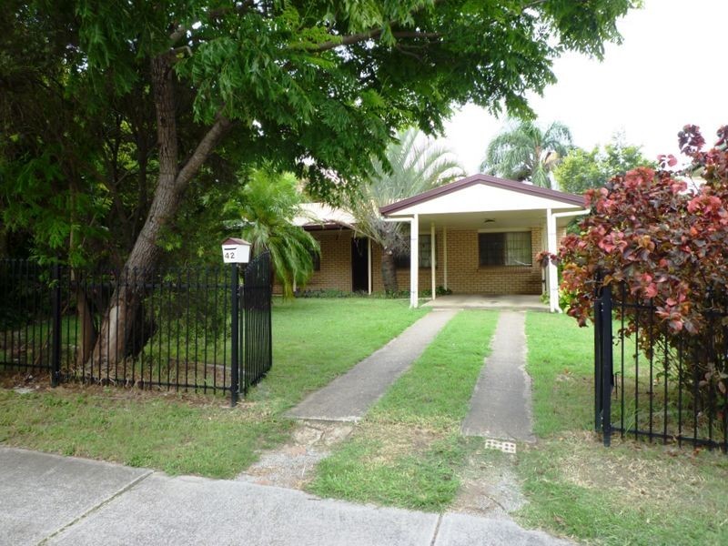 42 Robertson Road, Eastern Heights QLD 4305