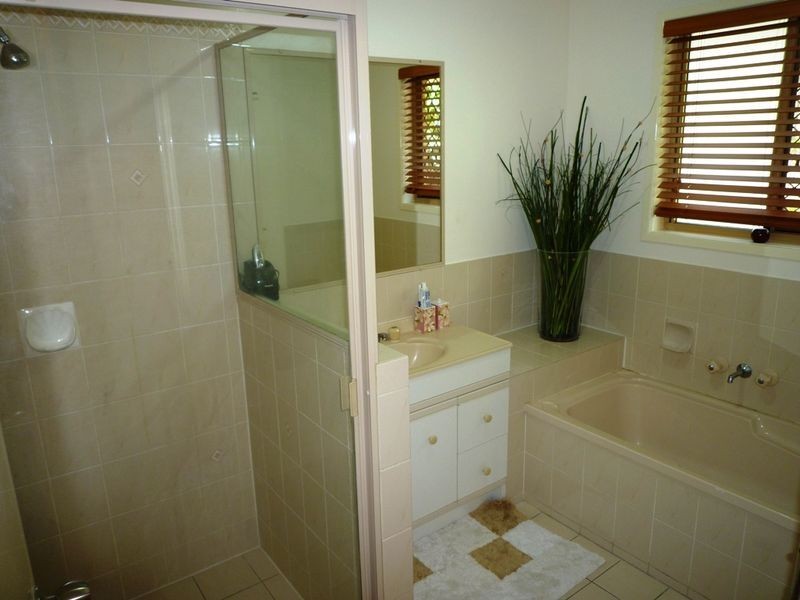 4 Oregon Close, Yamanto QLD 4305