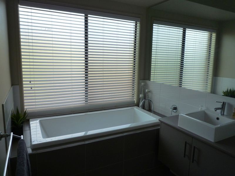 20 Stephenson Crescent, Kensington Grove QLD 4341