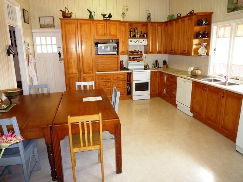 9 Montauban Street, Newtown QLD 4305