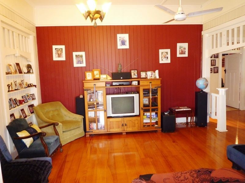 9 Montauban Street, Newtown QLD 4305