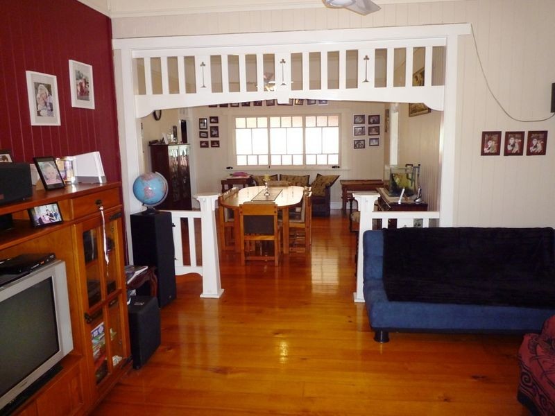 9 Montauban Street, Newtown QLD 4305