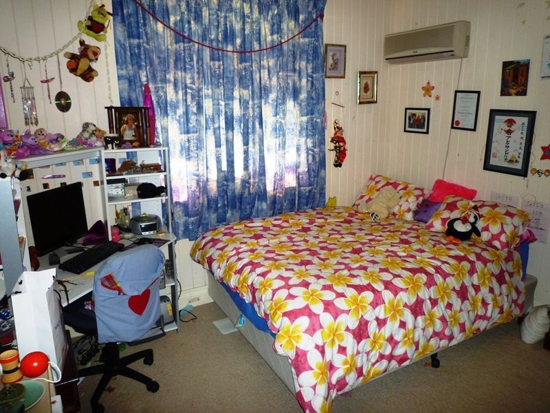 9 Montauban Street, Newtown QLD 4305