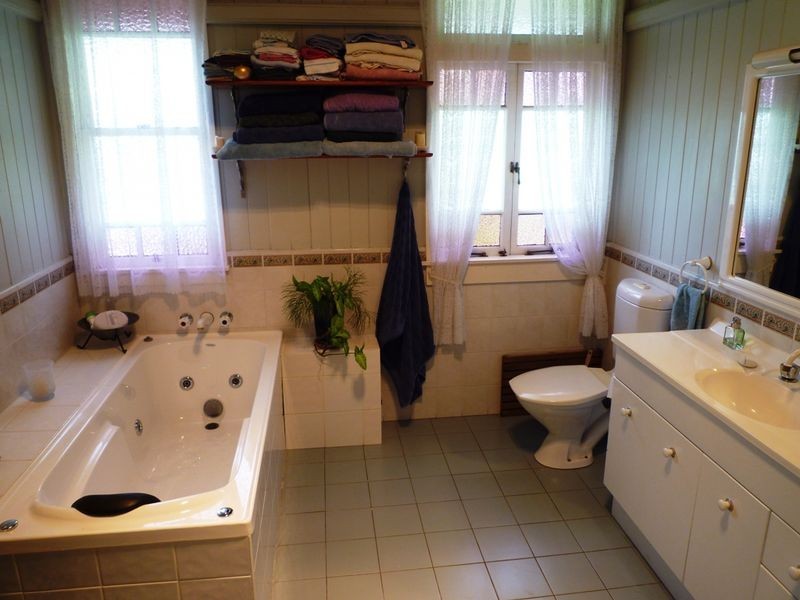 9 Montauban Street, Newtown QLD 4305