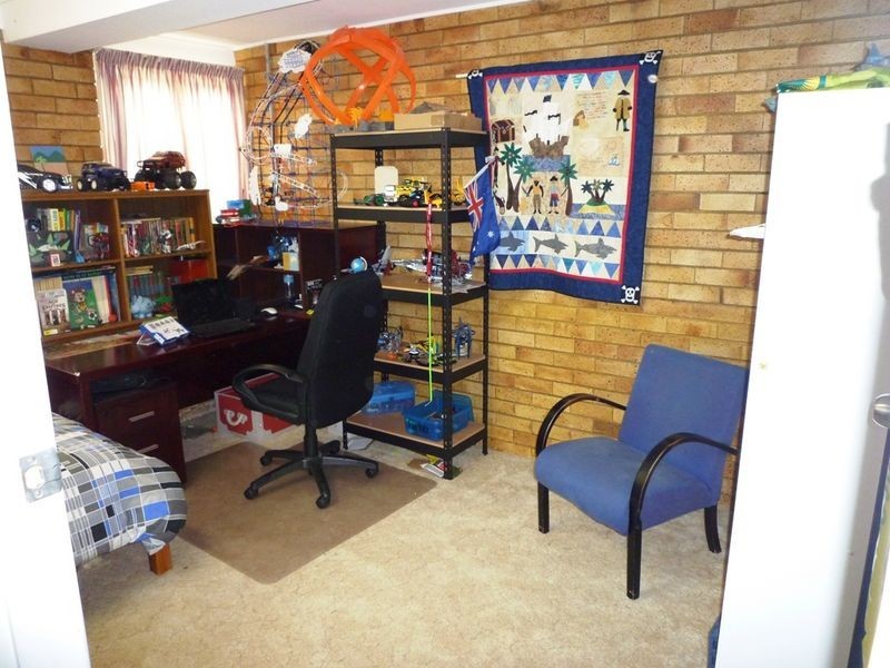 9 Montauban Street, Newtown QLD 4305