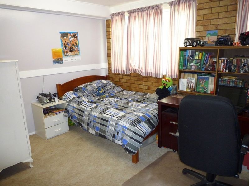 9 Montauban Street, Newtown QLD 4305