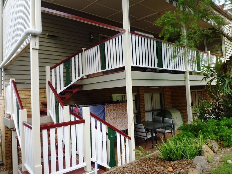 9 Montauban Street, Newtown QLD 4305