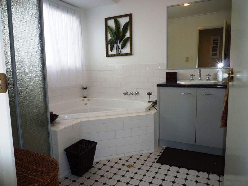 17 Toft Drive, Raceview QLD 4305