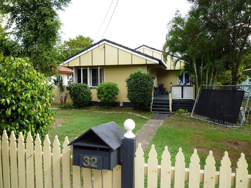 32 Larsen Street, Leichhardt QLD 4305