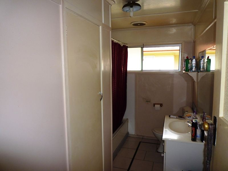 32 Larsen Street, Leichhardt QLD 4305