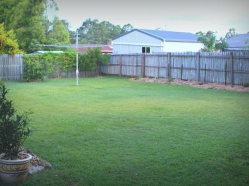 8 Blenheim Crescent, Yamanto QLD 4305
