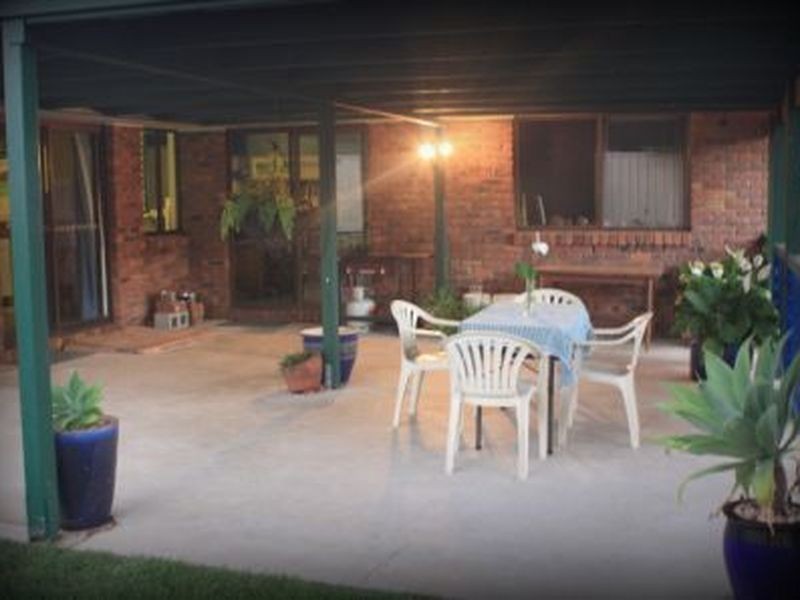 8 Blenheim Crescent, Yamanto QLD 4305