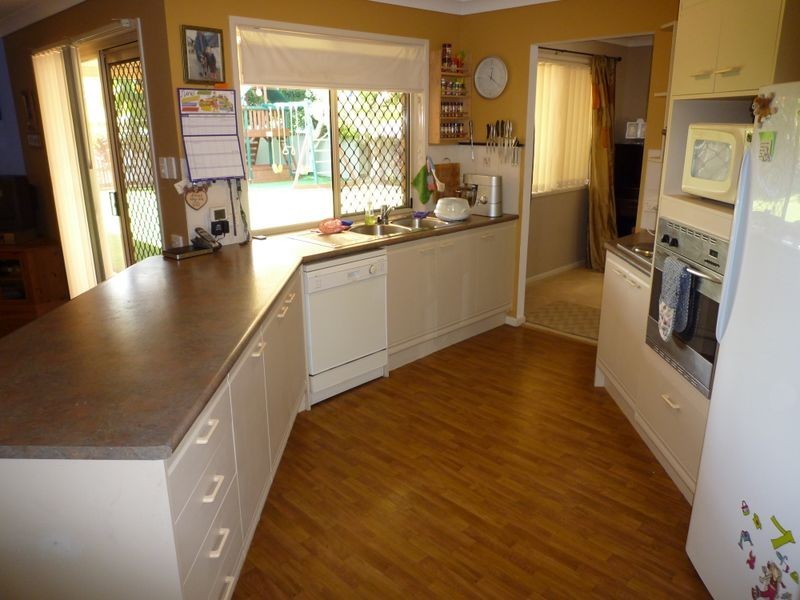 22 Discovery Street, Flinders View QLD 4305