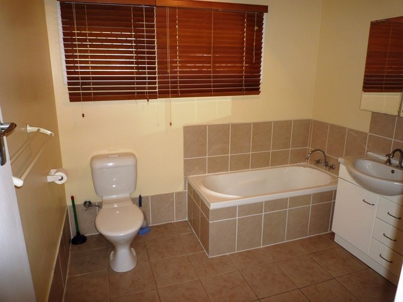 8 Olive Street, Raceview QLD 4305